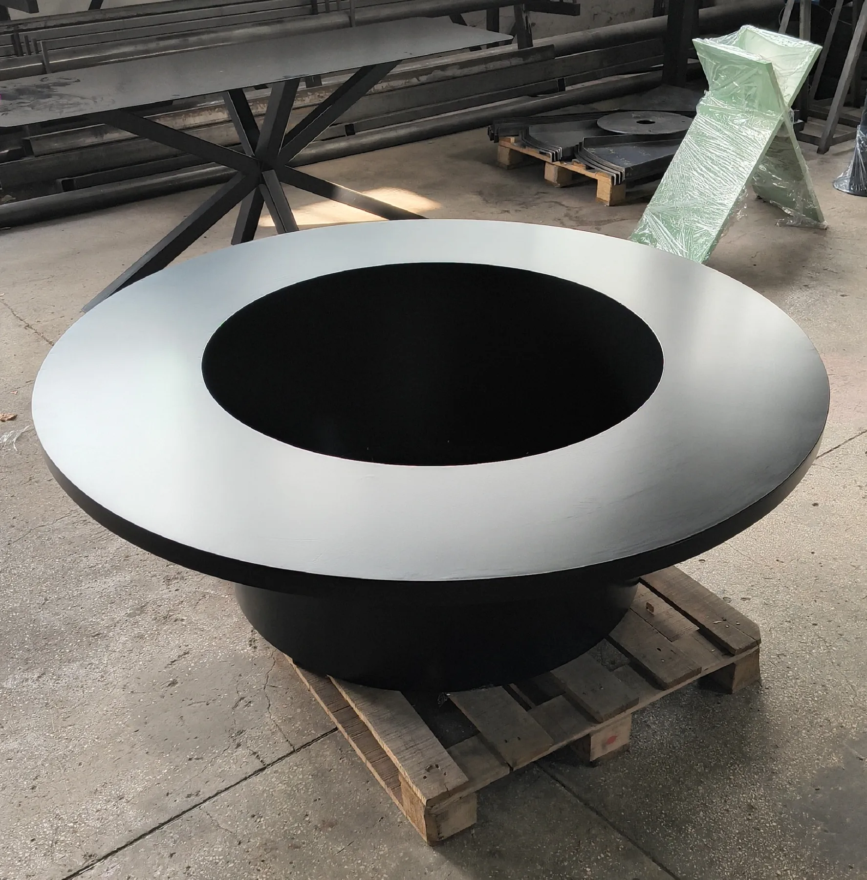 Cadre și mobilier metalic – jardiniera