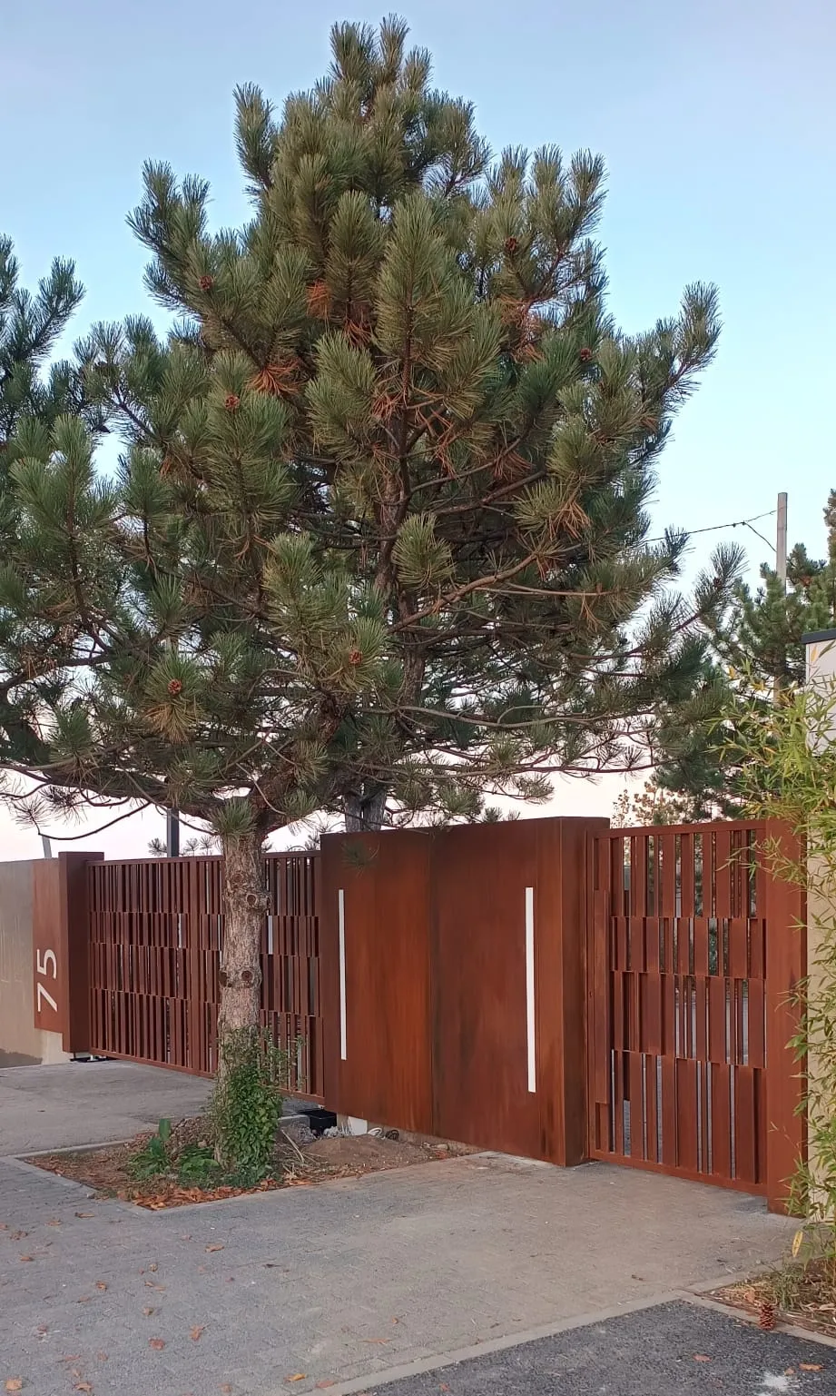 Garduri și porți metalice – gard corten